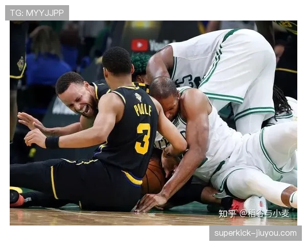 裁判协商判罚流程是什么规则?解析NBA与FIBA的判定标准差异 裁判协商判罚流程是什么规则?解析NBA与FIBA的判定标准差异